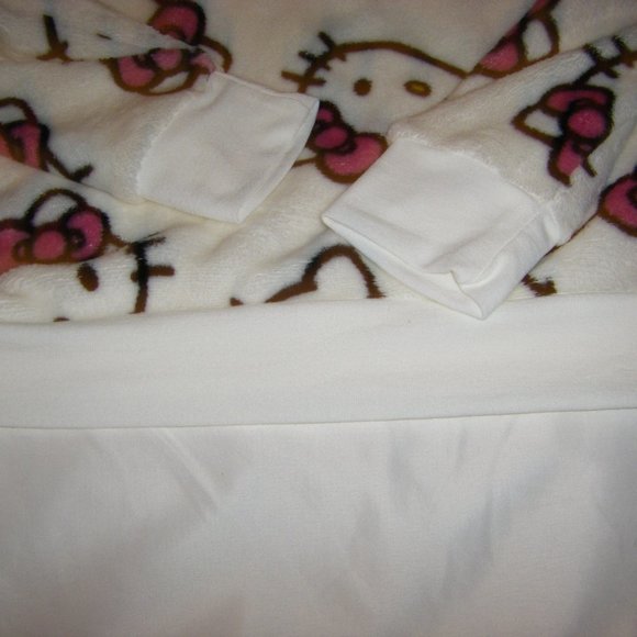 Hello Kitty White Plush Fleece Sweatshirt by Sanrio JR. Women's Sizes New Sealed - Picture 11 of 12